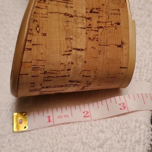 G.C. tan sandals - Picture 8 of 8